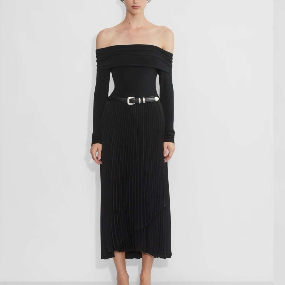 Aritzia Babaton Streamline Top